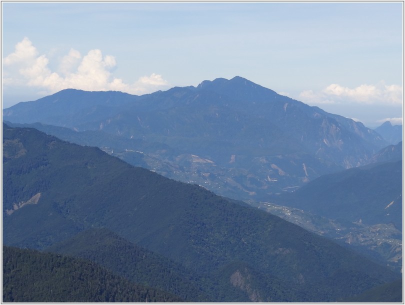 2012-07-13 07-39-22南湖大山看白姑大山.JPG